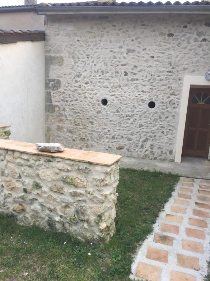 Superbe Gite A La Campagne Dans Le Bordelais Saint-Vivien-de-Blaye Eksteriør billede
